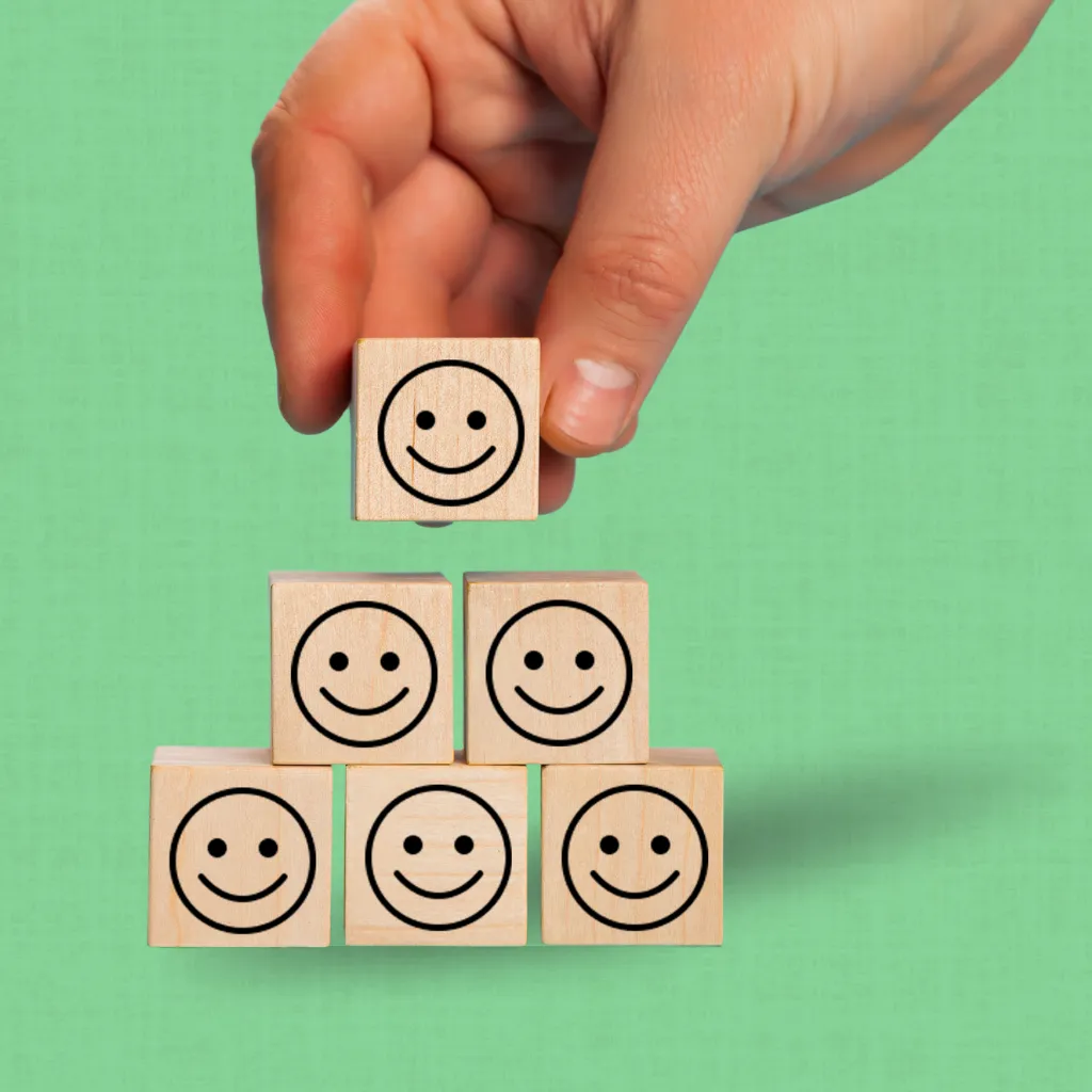 cubes souriants représentant la satisfaction client